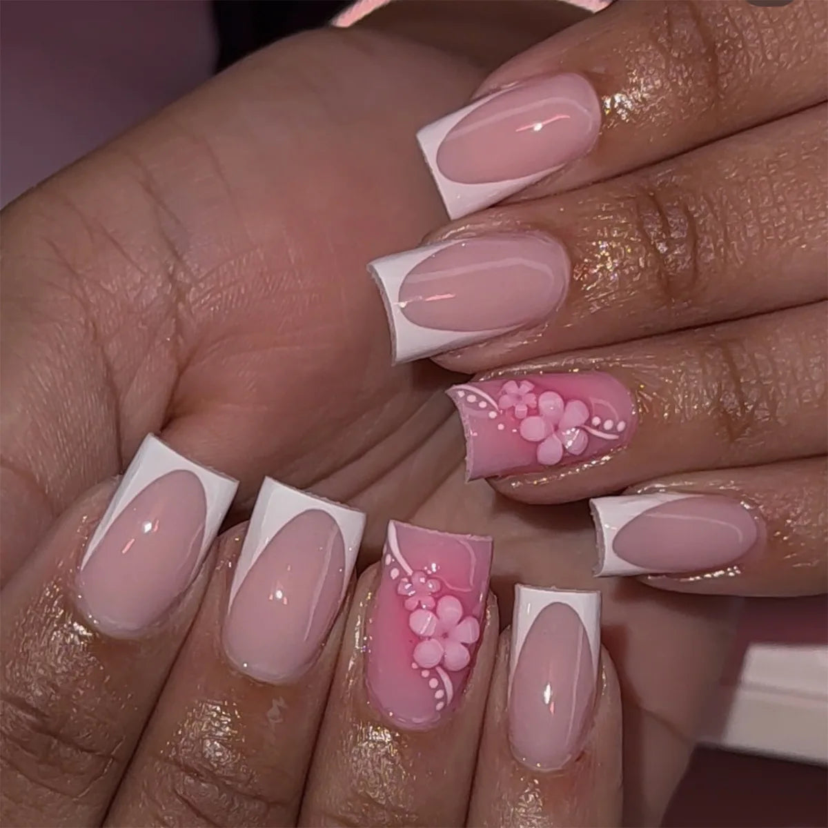 Pink French Style False Nails White Flower Printed Short Square Head Press on Nails Simple Wearable Artificial Nails Art 24Pcs